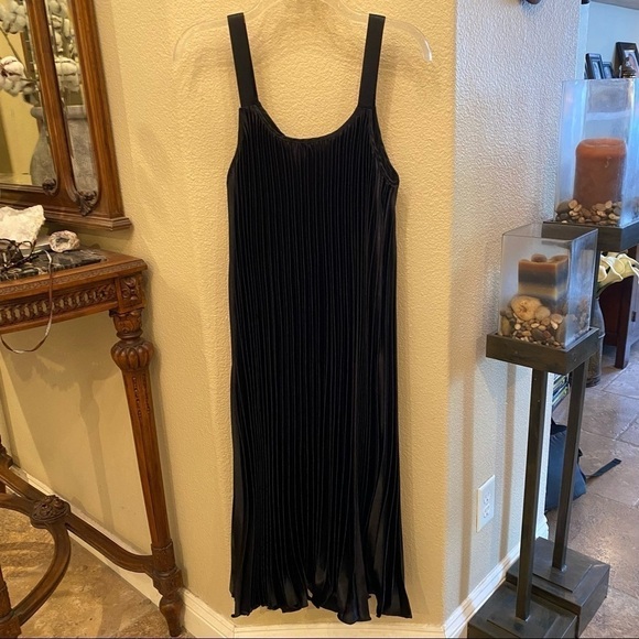 VICI Black Pleated Long Dress Size Medium - Picture 5 of 8
